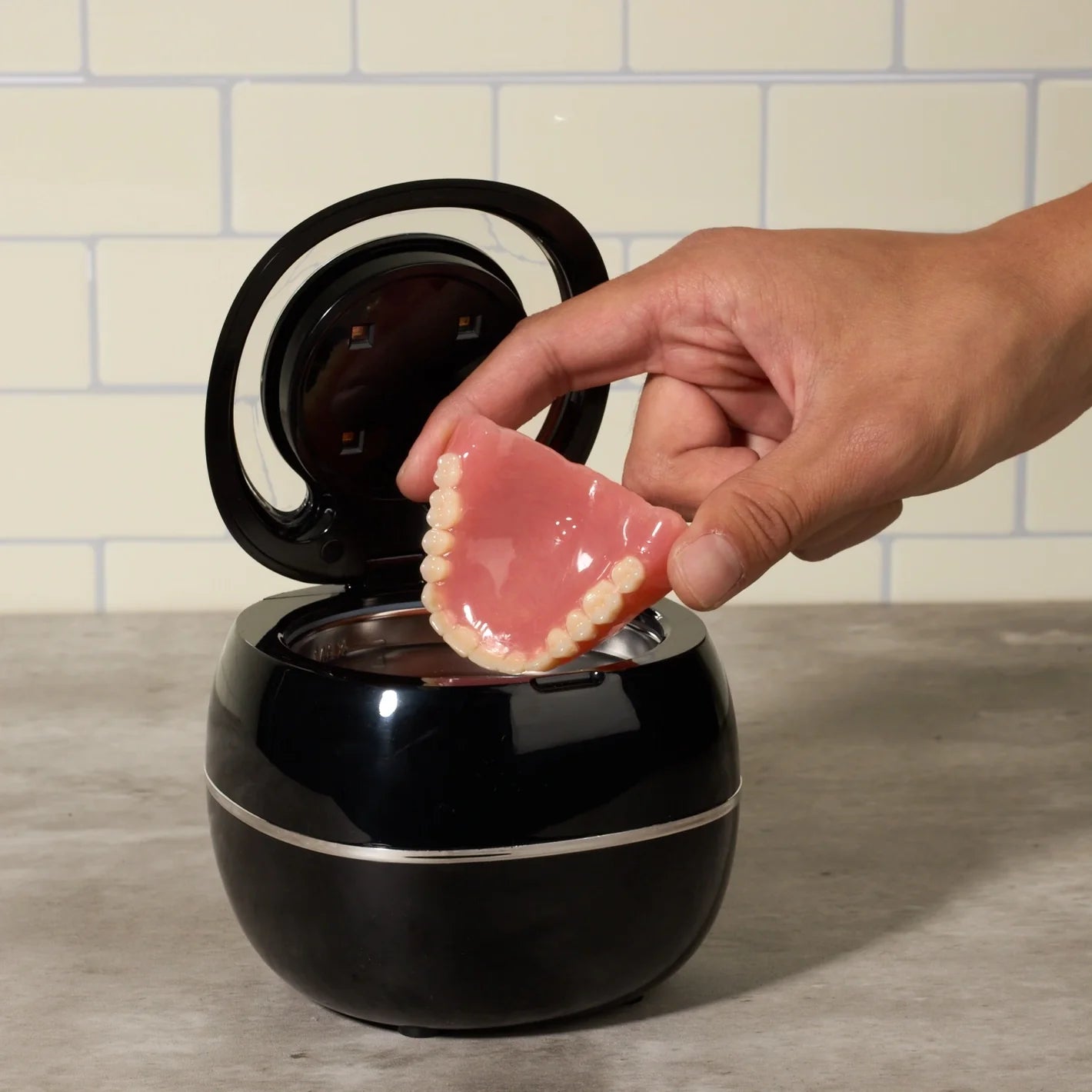 Remove harmful denture bacteria in 5 minutes